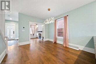 11 Lorne Ave in Hamilton, ON - Building Photo - Building Photo