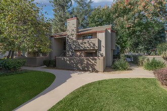 Greenhaven Oaks Apartments in Sacramento, CA - Building Photo - Building Photo