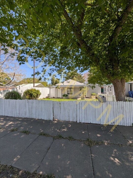 912-922 Elm St in Twin Falls, ID - Building Photo
