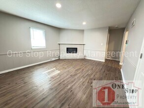 1604 SW Sunset St in Blue Springs, MO - Building Photo - Building Photo