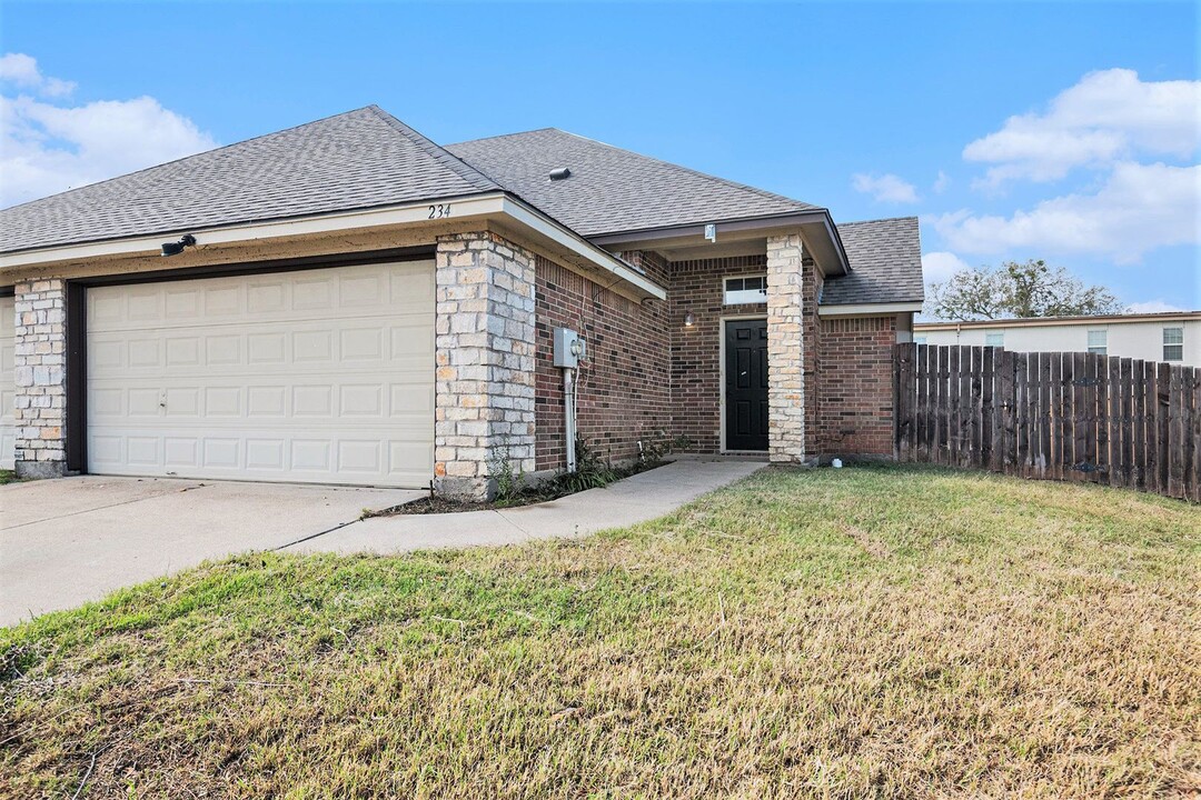 234 Rentz Pl Cir in Weatherford, TX - Building Photo