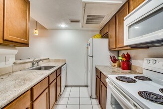 2710 Douglas Ave-Unit -102 in Dallas, TX - Building Photo - Building Photo