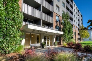 Platts Crossing in London, ON - Building Photo