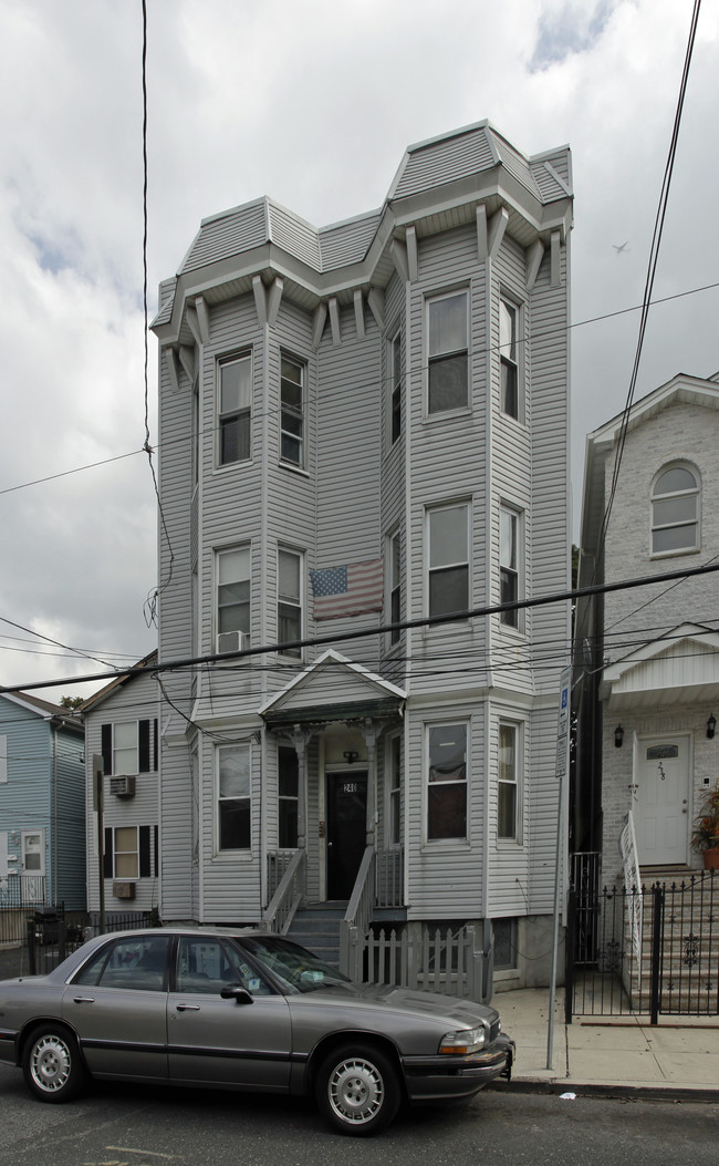 240 Halladay St in Jersey City, NJ - Building Photo - Building Photo