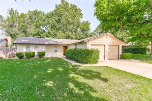 2621 N Grant Ave in Bethany, OK - Building Photo