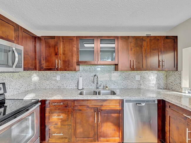 9451 Evergreen Pl in Davie, FL - Building Photo - Building Photo