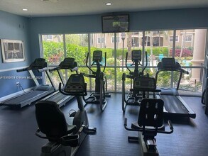 151 SW 117th Ave, Unit 204 in Pembroke Pines, FL - Foto de edificio - Building Photo