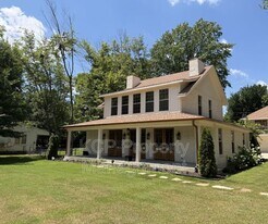 1813 Garland Ave in Fayetteville, AR - Building Photo