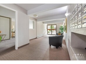 1444 Martin St in White Rock, BC - Building Photo - Building Photo