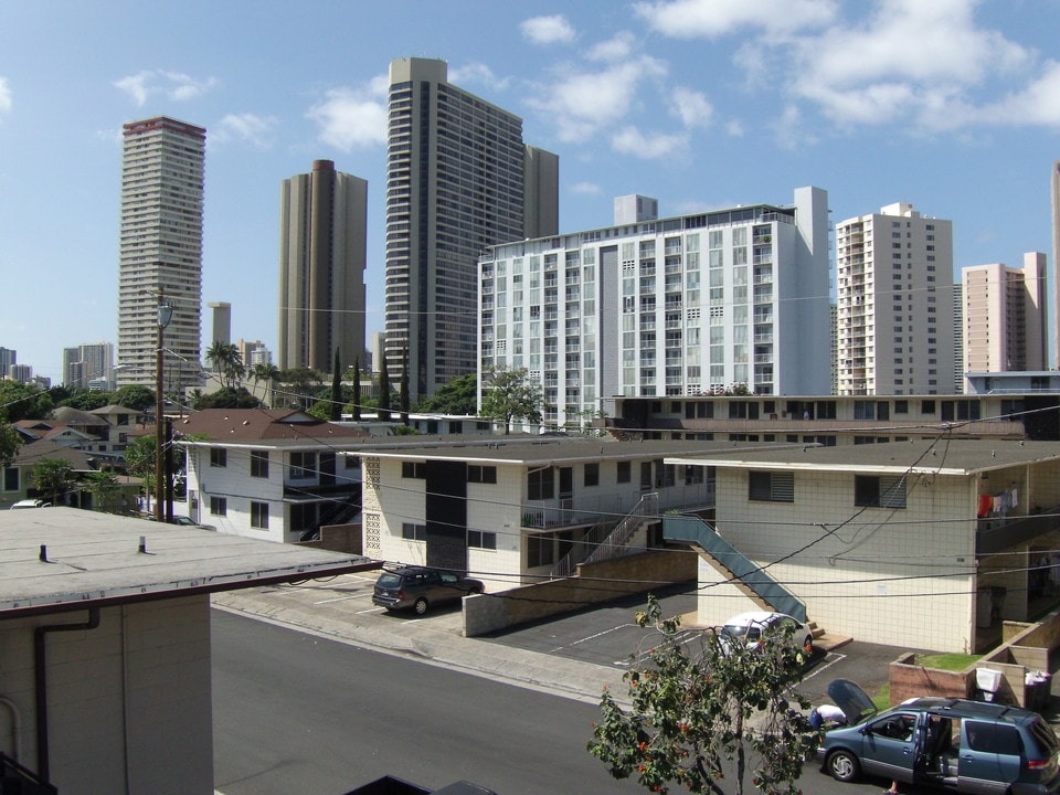 2615 Kaaha St in Honolulu, HI - Building Photo