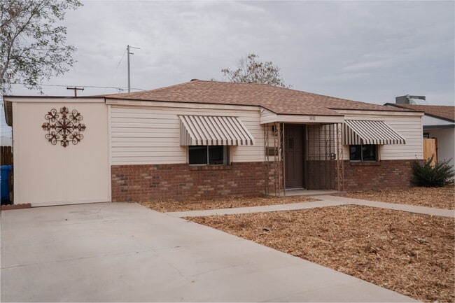 property at 1410 W Clarendon Ave