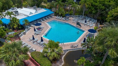 600 Neapolitan Way in Naples, FL - Building Photo - Building Photo
