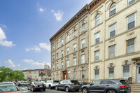 136 Engert Ave in Brooklyn, NY - Foto de edificio - Building Photo