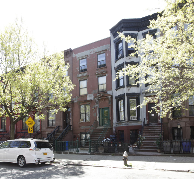 908 Greene Ave in Brooklyn, NY - Building Photo