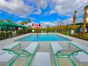 20304 Estero Xing Blvd in Estero, FL - Foto de edificio - Building Photo