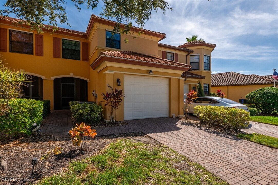 9472 River Otter Dr in Ft. Myers, FL - Building Photo
