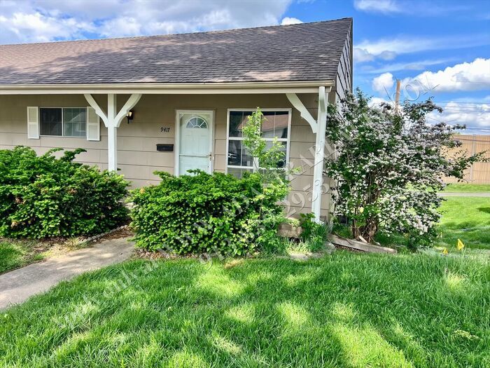 9417 Ballentine St in Overland Park, KS - Foto de edificio