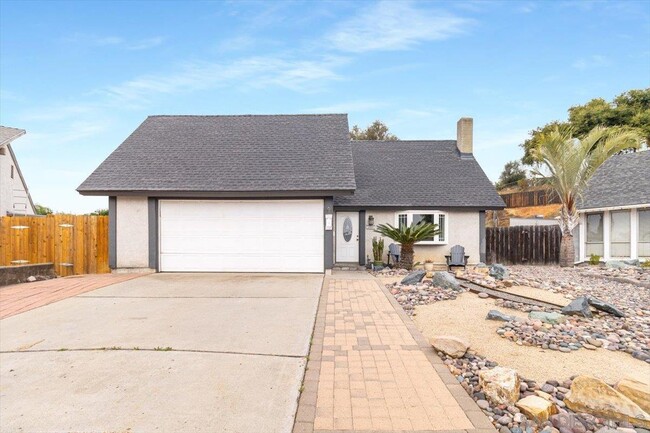 10905 Anja Way in Lakeside, CA - Building Photo - Building Photo