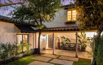 1514 Sunset Plaza Dr in Los Angeles, CA - Building Photo - Building Photo