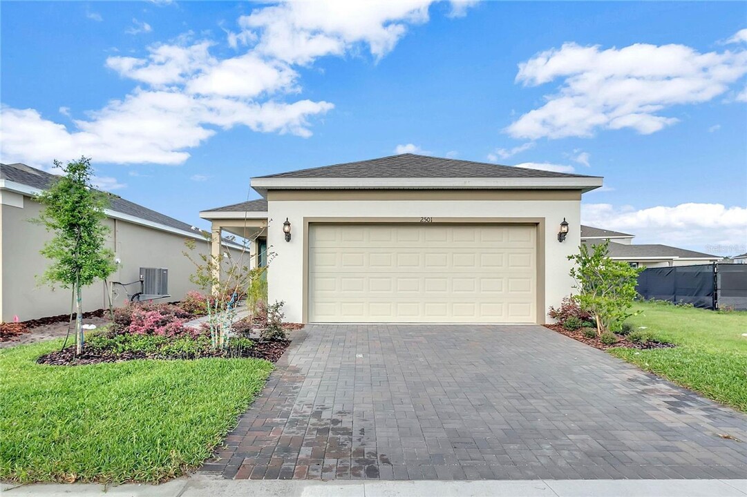 2501 Southlawn Ln in Clermont, FL - Building Photo