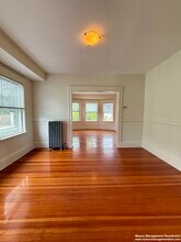 68 Putnam St, Unit 2 in Watertown, MA - Foto de edificio - Building Photo