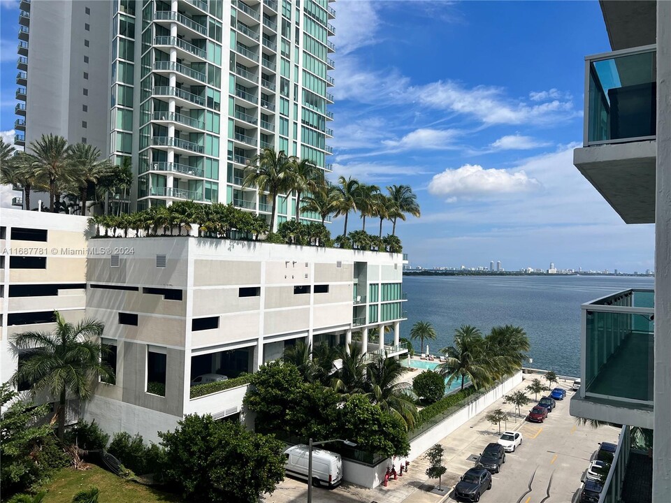 500 NE 29th St, Unit 701 in Miami, FL - Building Photo