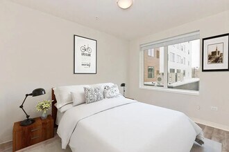 94 Christopher St, Unit 10PH in New York, NY - Foto de edificio - Building Photo