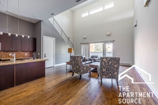 1008 W Lake St, Unit 2 in Chicago, IL - Building Photo