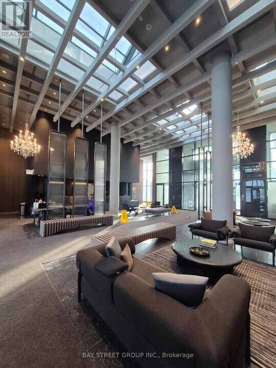 28 Interchange Wy in Vaughan, ON - Building Photo