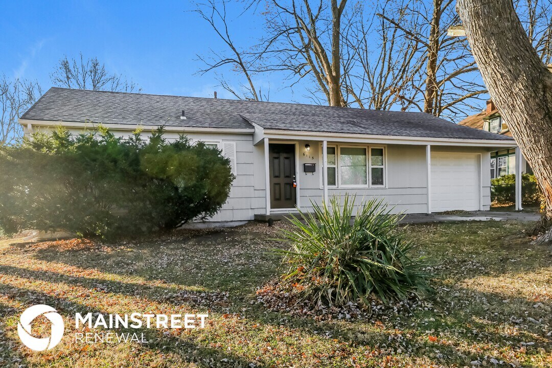 6115 W 74th St in Overland Park, KS - Building Photo