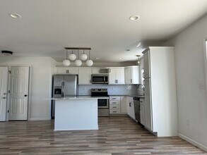 745 Cathy Dr W in West Fargo, ND - Building Photo - Building Photo