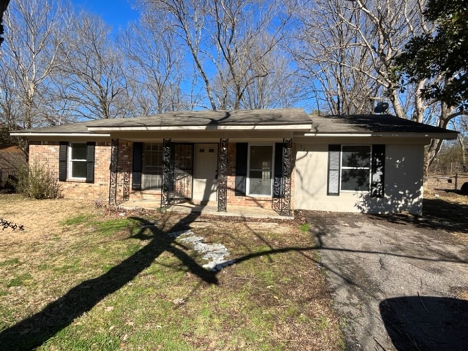 5250 Caroline Dr in Horn Lake, MS - Foto de edificio