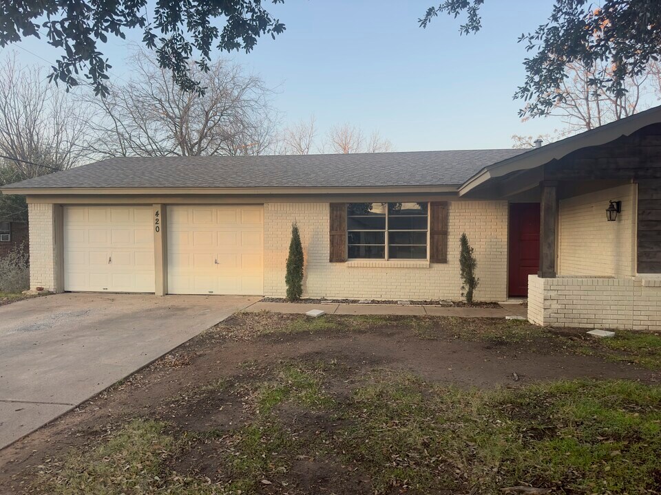 420 Glenwood Terrace in Hurst, TX - Building Photo