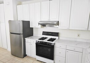 32 Pearl St, Unit 1 in Quincy, MA - Building Photo