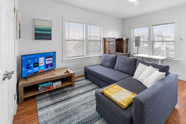 1541 Linden Ave in Long Beach, CA - Foto de edificio - Building Photo