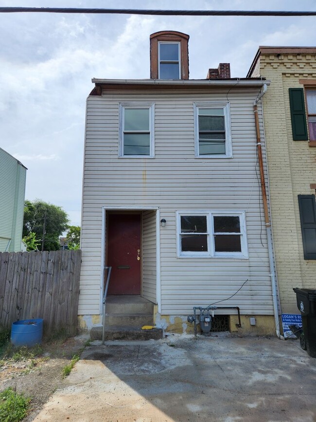 1517 Walnut St in Harrisburg, PA - Building Photo - Building Photo