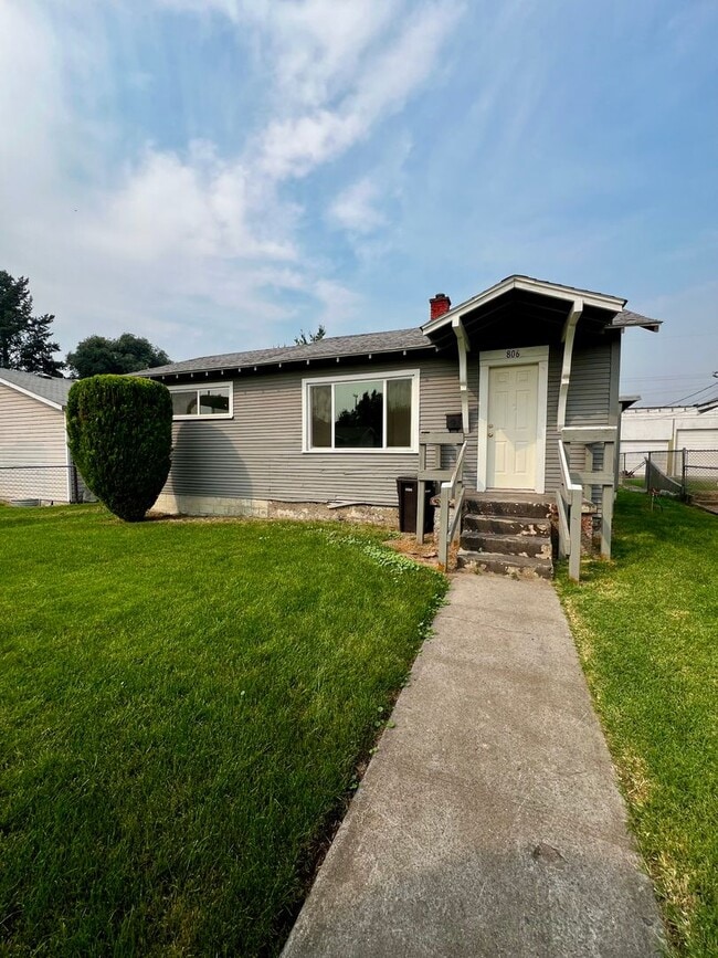 806 S 15th Ave in Yakima, WA - Building Photo - Building Photo