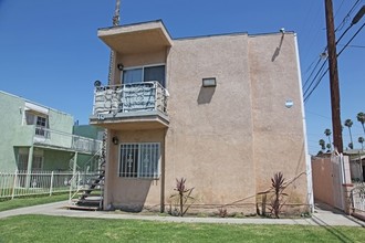 443 E 81st St in Los Angeles, CA - Foto de edificio - Building Photo