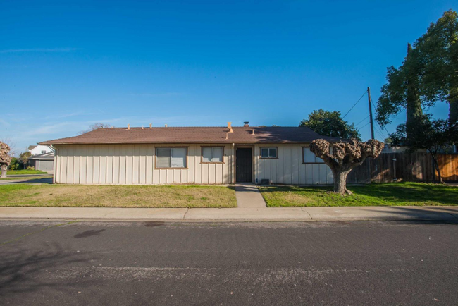 1112 Muir Ct in Manteca, CA - Building Photo - Building Photo