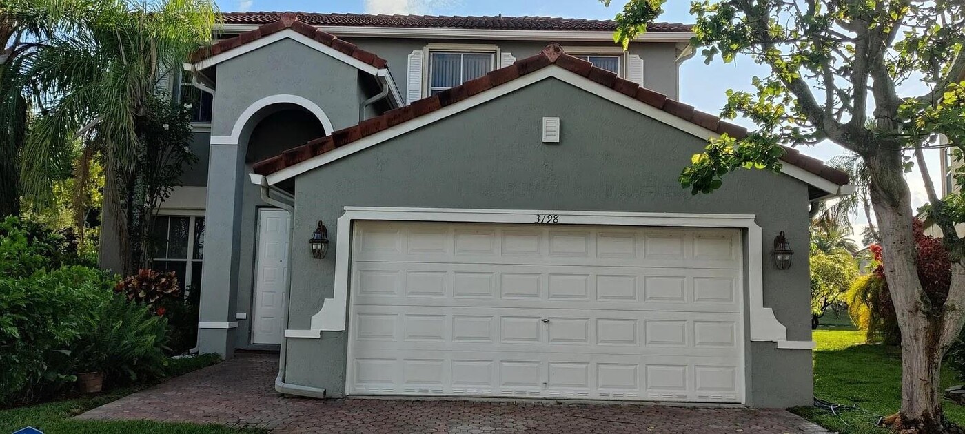 3198 SW 132nd Ave in Miramar, FL - Building Photo