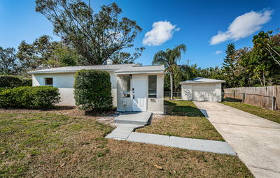 property at 1611 Canterbury Rd N