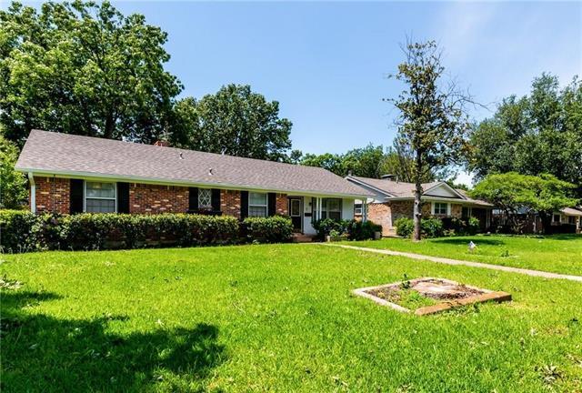 1840 Baxley Dr in Carrollton, TX - Building Photo