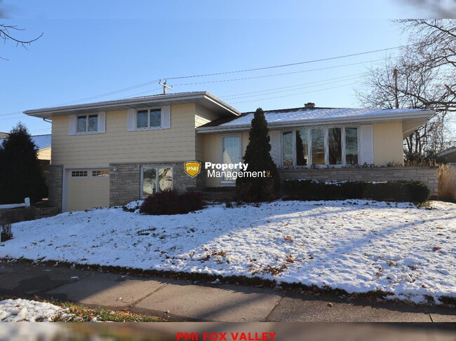 301 E McArthur St in Appleton, WI - Foto de edificio - Building Photo