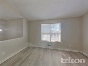 3090 Creel Rd in Atlanta, GA - Foto de edificio - Building Photo