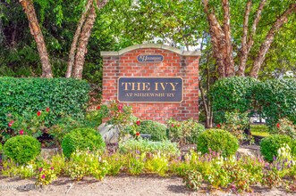 308 Princeton Court in Shrewsbury, NJ - Building Photo - Building Photo