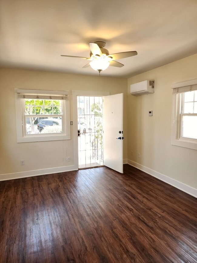 276 C Ave in Coronado, CA - Building Photo - Building Photo