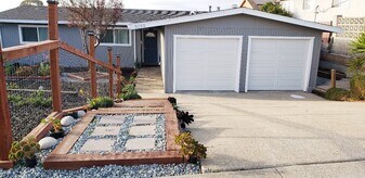 3195 White Cir in Marina, CA - Building Photo