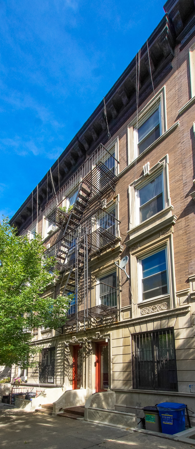 SRO in New York, NY - Foto de edificio - Building Photo