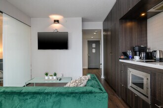 161 Cumberland St in Toronto, ON - Building Photo - Building Photo