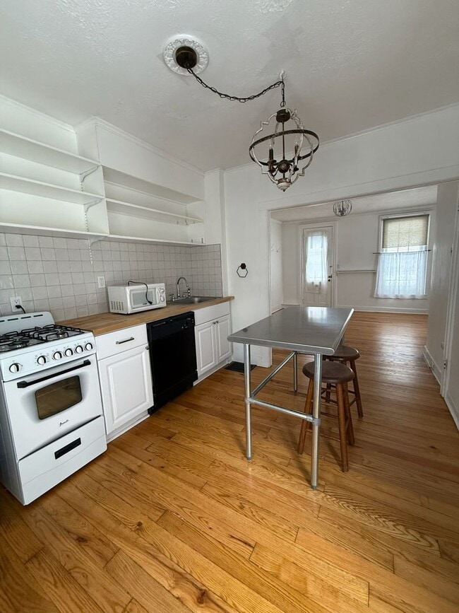 property at 312 E Genesee St